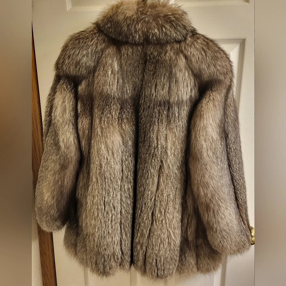 Saga Furs Luxurious Silver Fur Coat - Picture 3 of 8